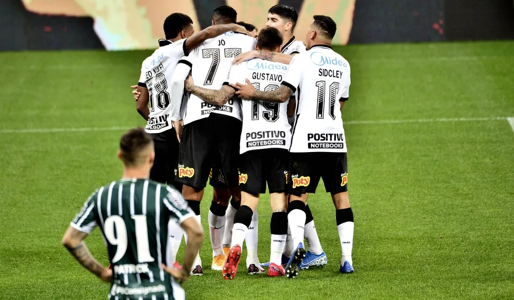 Atuações do Corinthians: Araos, Léo Natel e Mosquito aproveitam chances contra o Coritiba