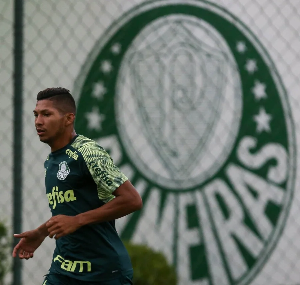 Em dia de treino em dois períodos, Rony faz primeiro trabalho com bola no Palmeiras