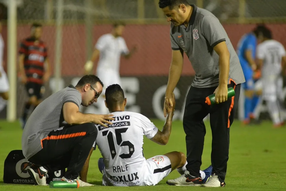 Ralf sofre luxação no ombro e pode desfalcar Corinthians por até dois meses