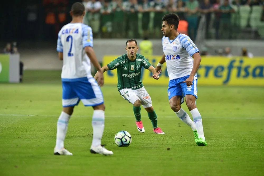 Problemas? Guerra e Mina sentem dores, deixam o jogo e alertam o Palmeiras