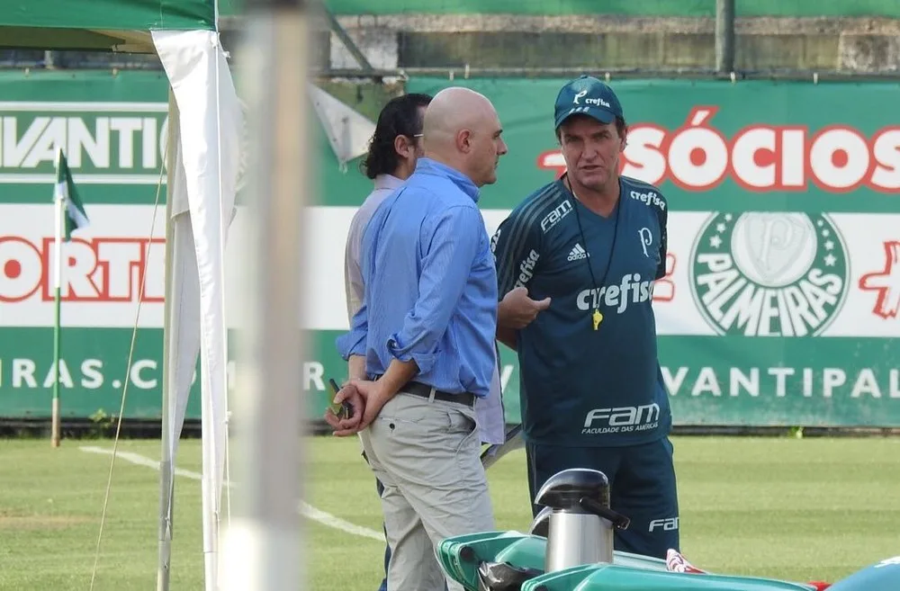  Cuca promove reunião com jogadores e diretoria na Academia do Palmeiras