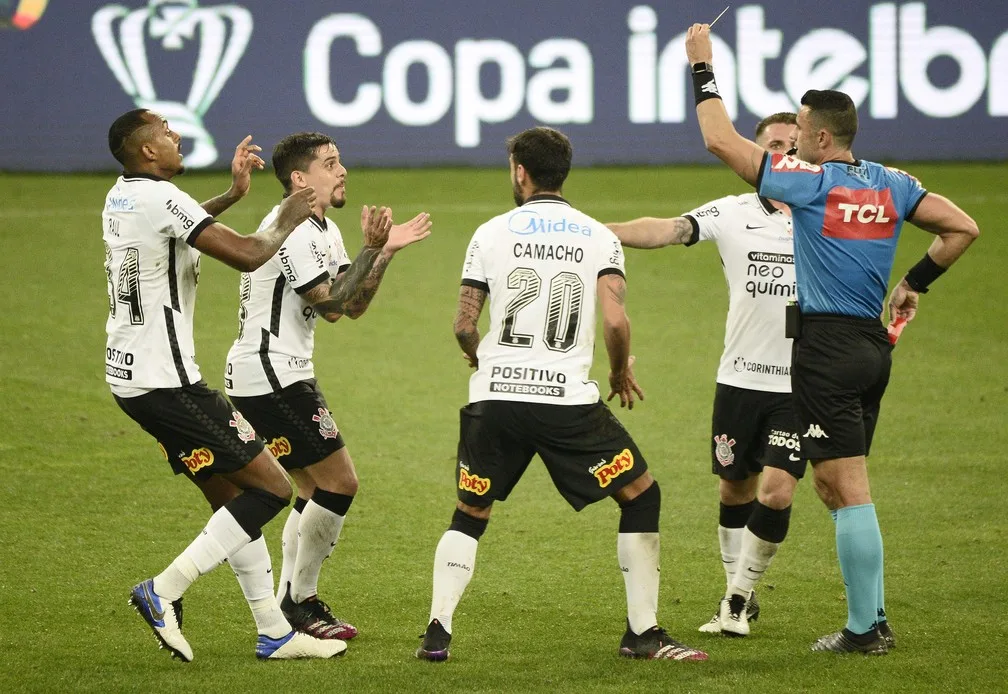 Sem Fagner, Corinthians decide futuro na Copa do Brasil, entenda por que o lateral fará tanta falta