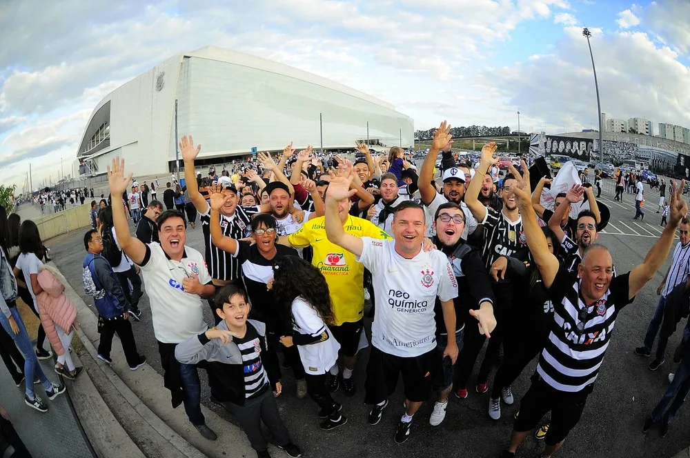 Corinthians muda estratégia com lojas e licenciados e quer resgatar 