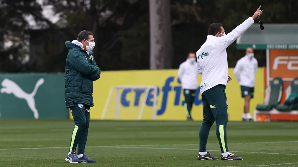 Recuperado, Luxemburgo volta a comandar treino do Palmeiras na Academia