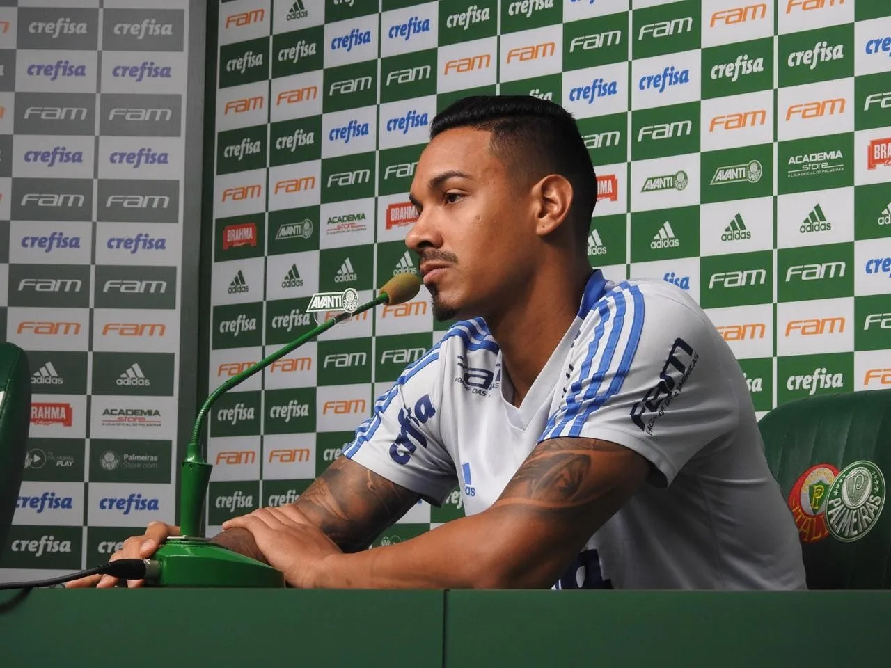 Zagueiro vê Palmeiras como time a ser batido no Brasileirão