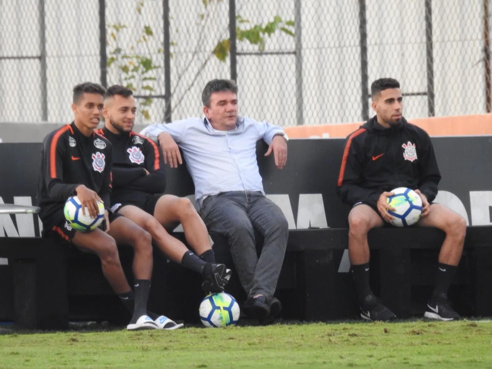 Corinthians treina com presença de Andrés e se prepara para encarar o Vitória