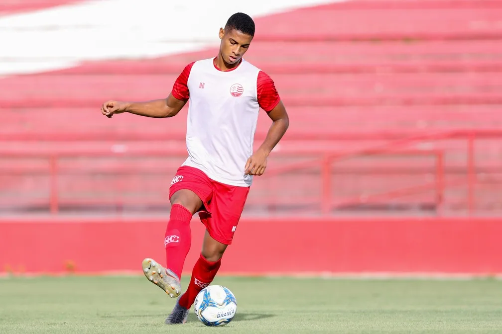 Corinthians acerta a contratação de zagueiro do Náutico para o time sub-20