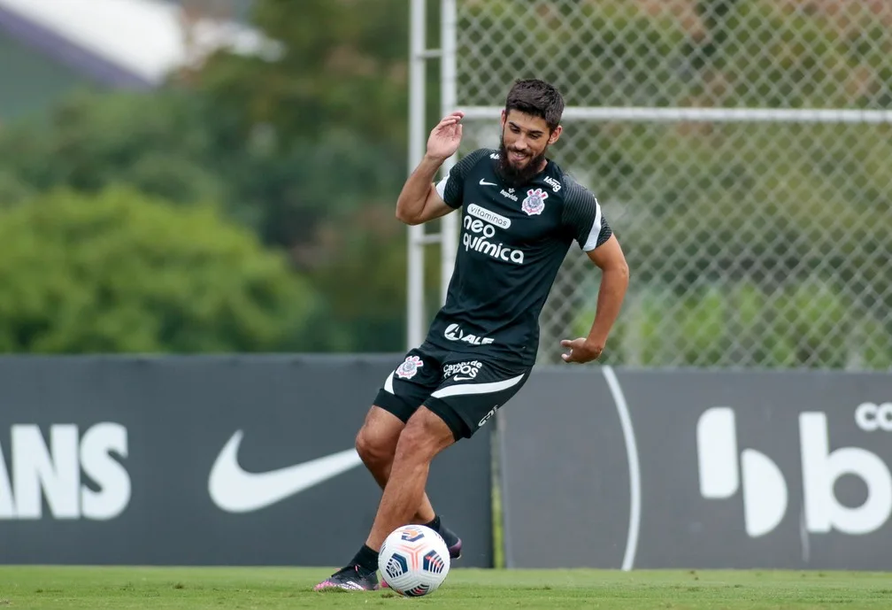 Reserva no Corinthians, zagueiro entra na mira do Internacional