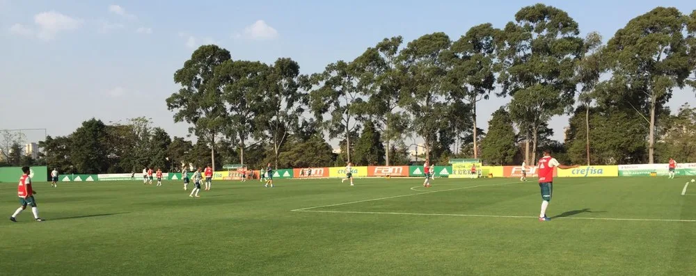  Cuca ensaia time titular do Palmeiras com mudanças no meio e na lateral