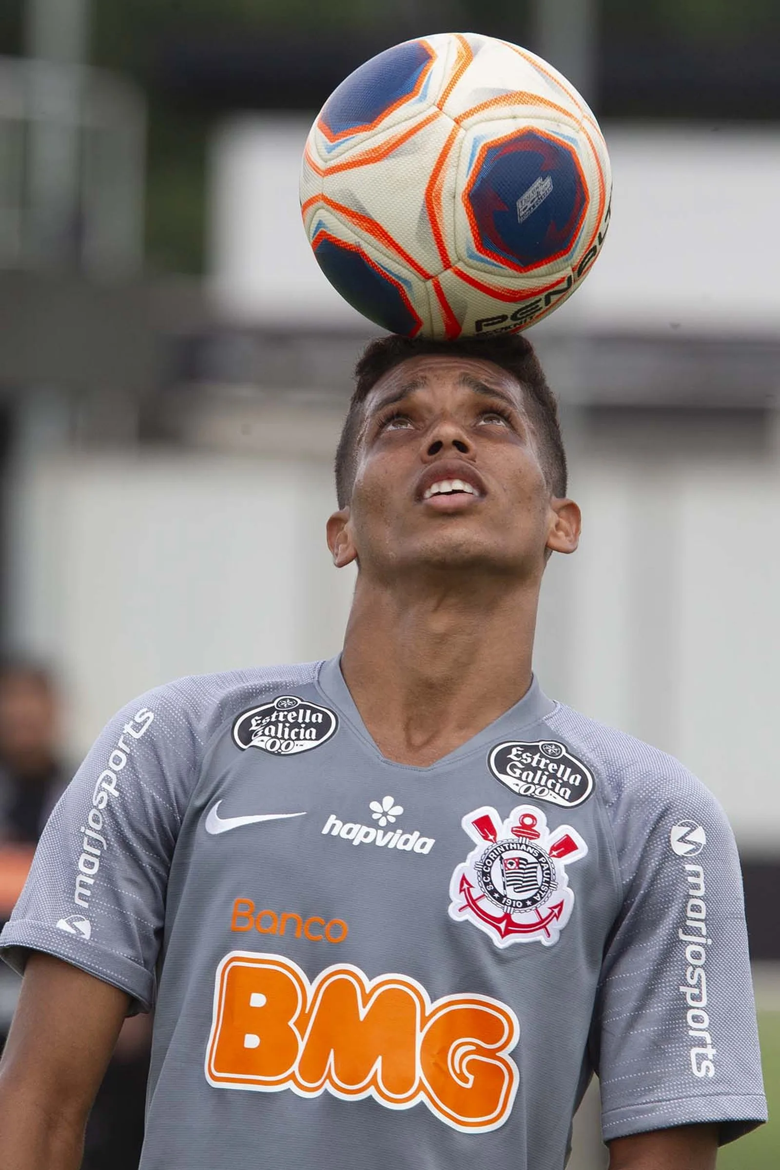 Pedrinho em Portugal: Os detalhes da viagem do meia do Corinthians para acertar com o Benfica