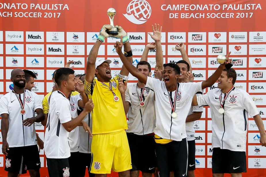 Corinthians goleia Santos e conquista primeiro Campeonato Paulista