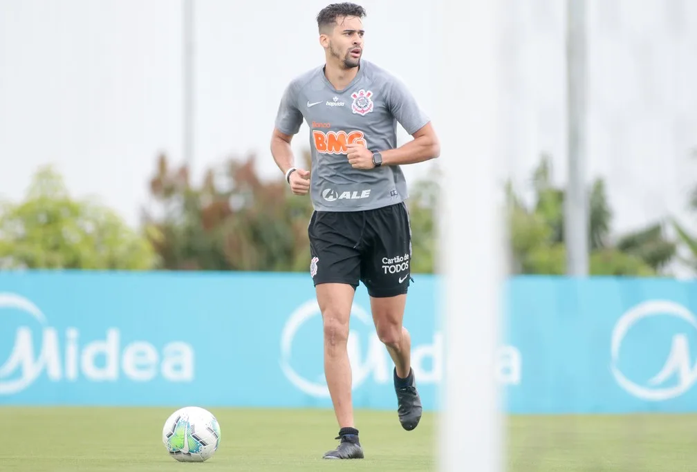 Léo Santos tem novo retorno aos treinos do Corinthians; entenda como está a recuperação