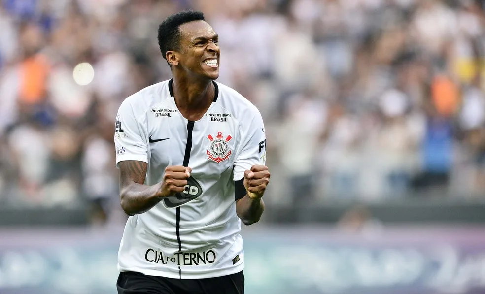 Jô busca gol na Liberta para se firmar no Corinthians de VP