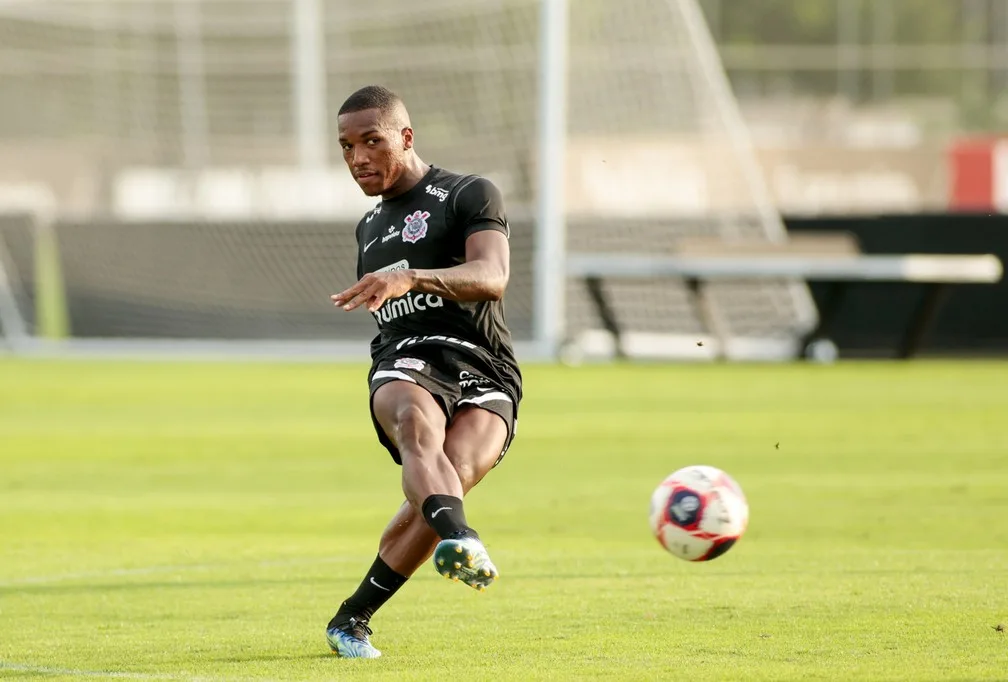 Vagner Mancini usa cautela na formação dos volantes da base do Corinthians