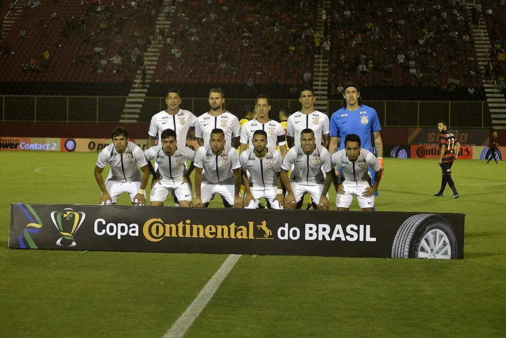 Atuações do Corinthians: Rodriguinho luta, mas não brilha; Ralf sai machucado