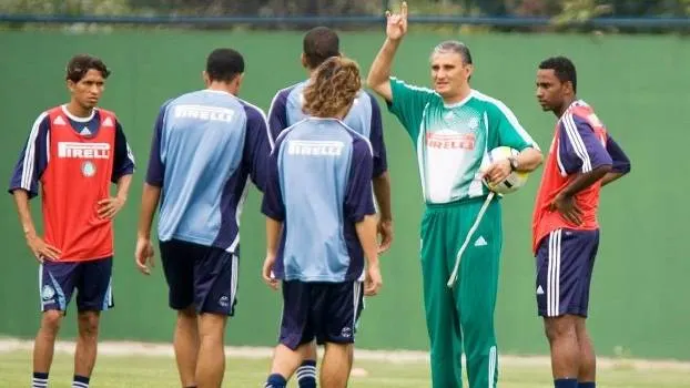 Antes do clássico, Tite elogia Valdivia: 'Quem o indicou para o Palmeiras fui eu'