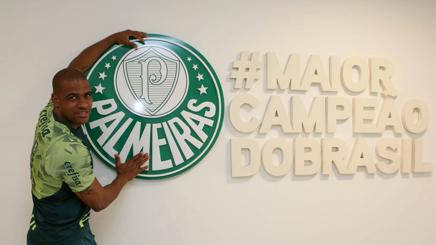 Jogador há mais tempo do Palmeiras, Jailson renova até 2021