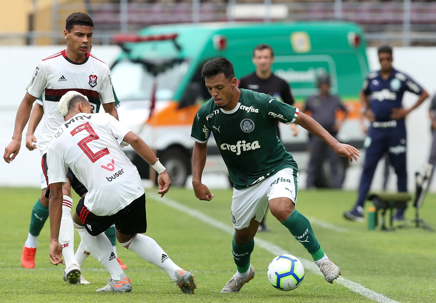 Gabriel Menino afirma que aceitaria ser efetivado como lateral no Palmeiras