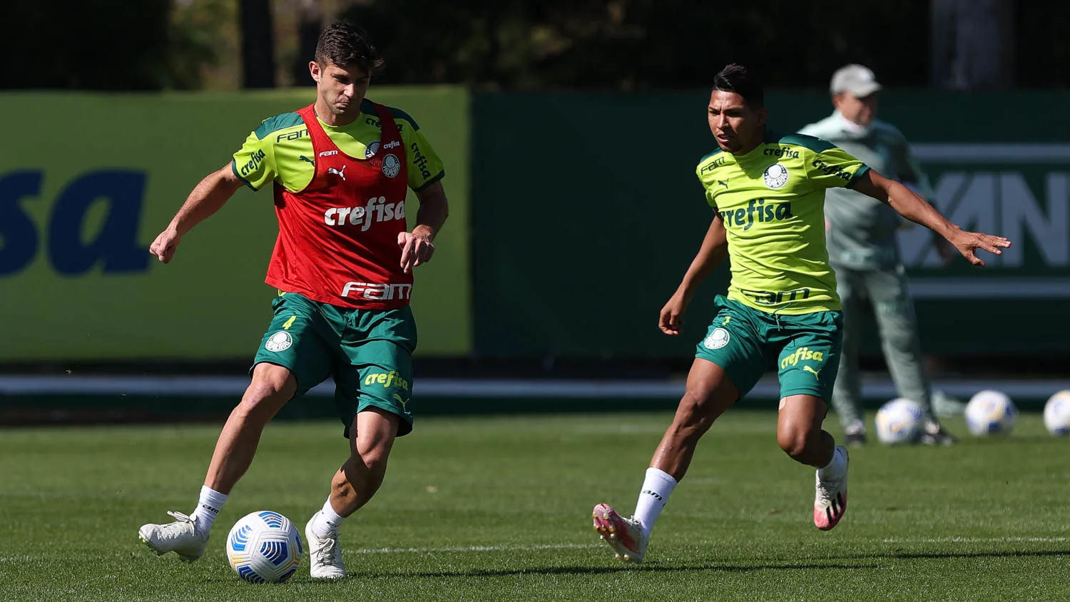 Com retornos de Rony e Mayke, Palmeiras realiza treino técnico visando confronto com Sport