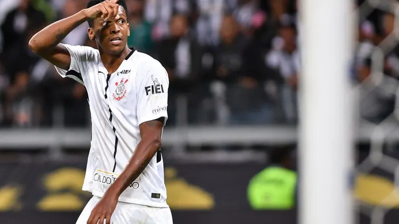 [COMENTE] Com boa chance de retorno, Jô seria o nome ideal para o ataque do Corinthians?