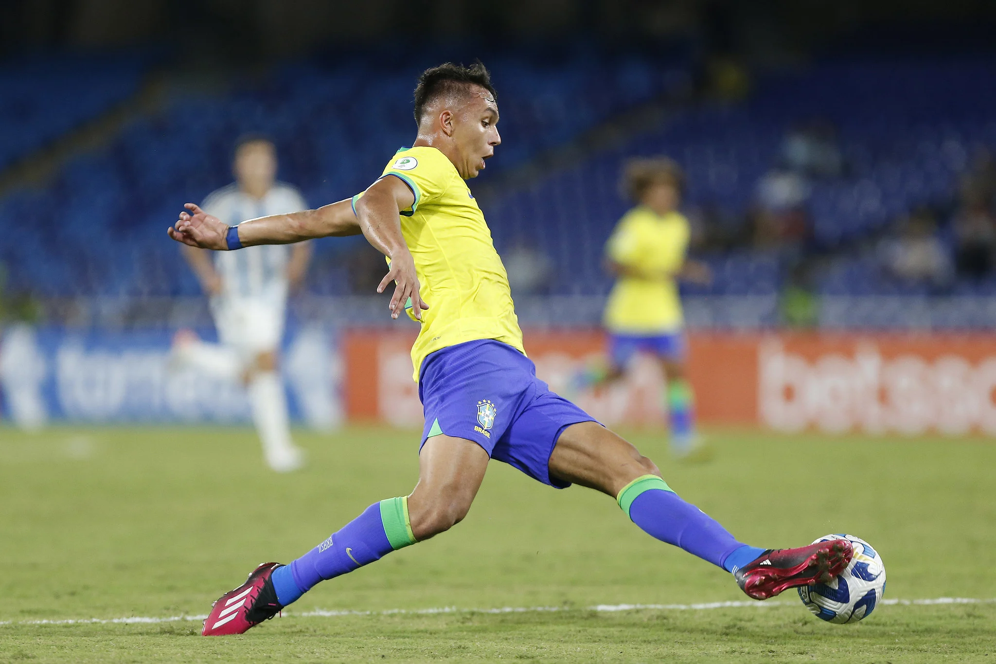 Giovane, do Corinthians, se lesiona em jogo da seleção Sub-20 e deixa campo chorando