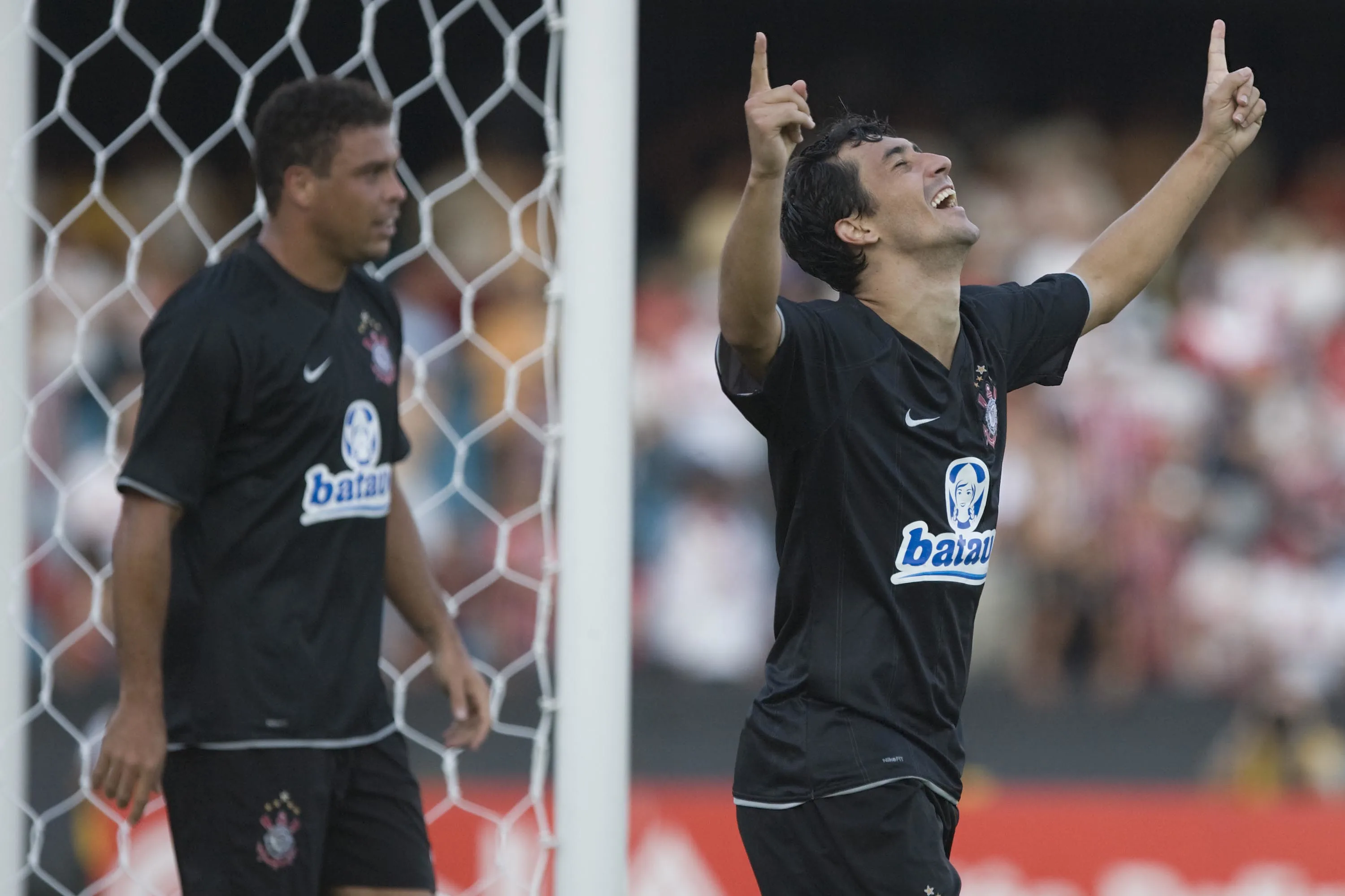 Há 10 anos, com golaço de Ronaldo, Timão superou São Paulo no Morumbi e se classificou para a final do Paulistão