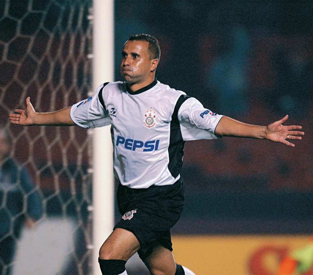 Com direito a golaço, Corinthians vencia Majestoso e encaminhava título do último Rio-SP há 17 anos