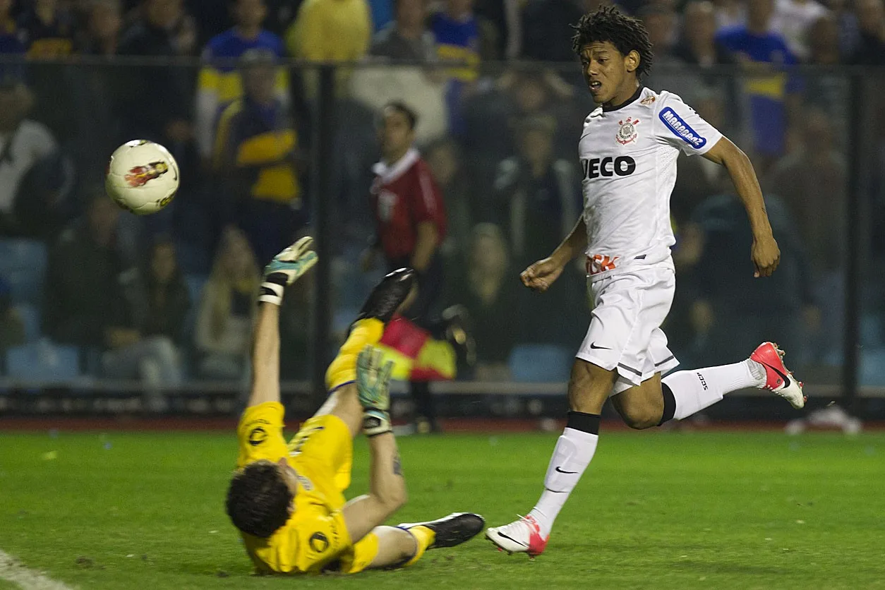 Há 7 anos, Romarinho marcava no fim e Corinthians empatava com o Boca Juniors pelo jogo de ida da final da Libertadores 2012