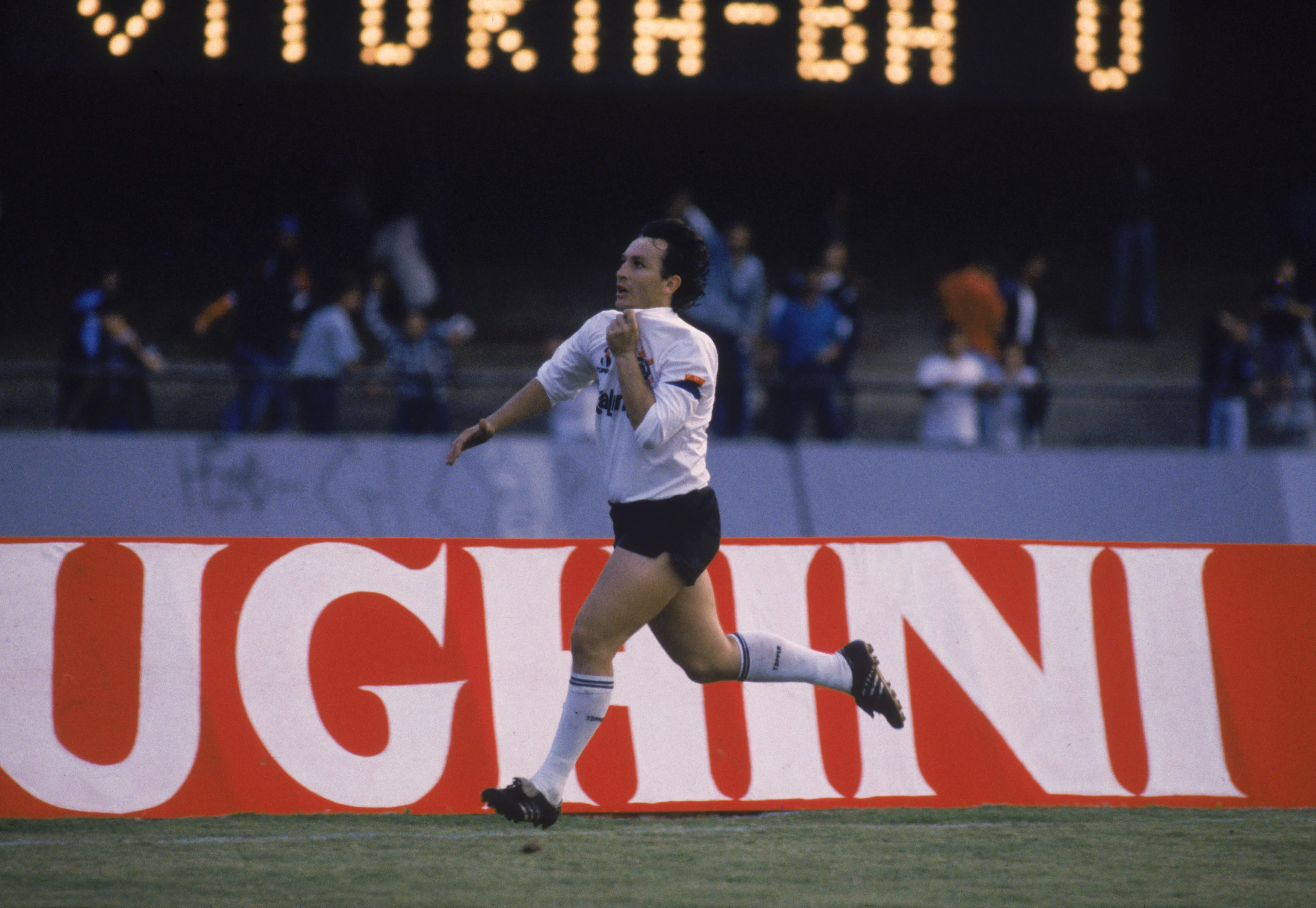 Há 30 anos, Neto marcava dois primeiros gols pelo Corinthians