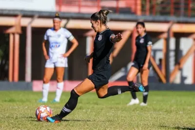 Com golaço de Gabi Zanotti, Corinthians vence o Foz/Athletico e garante vaga no Brasileirão