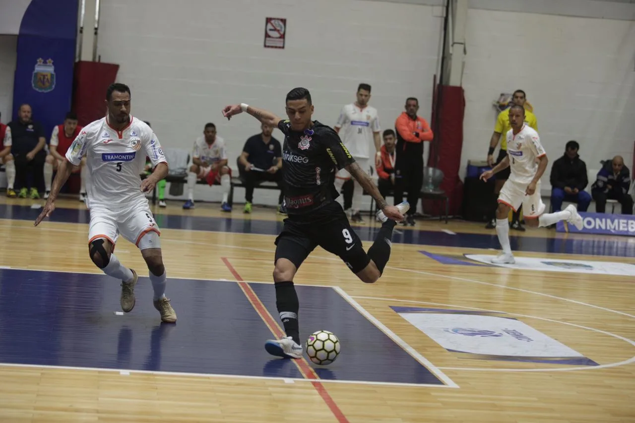 Em partida emocionante, Corinthians é superado pelo Carlos Barbosa nas quartas da Libertadores de Futsal