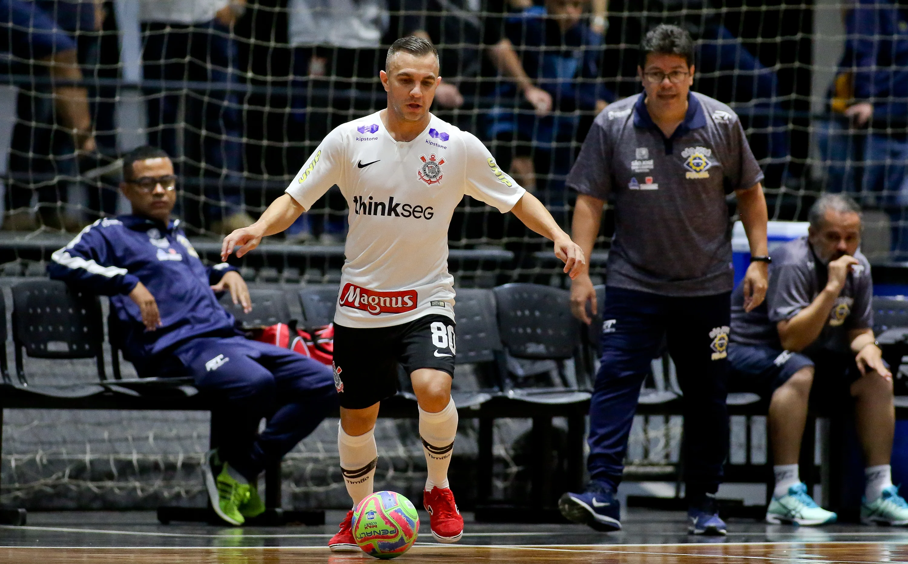 Timão enfrenta duelo de líderes com o Carlos Barbosa na Liga Nacional de Futsal