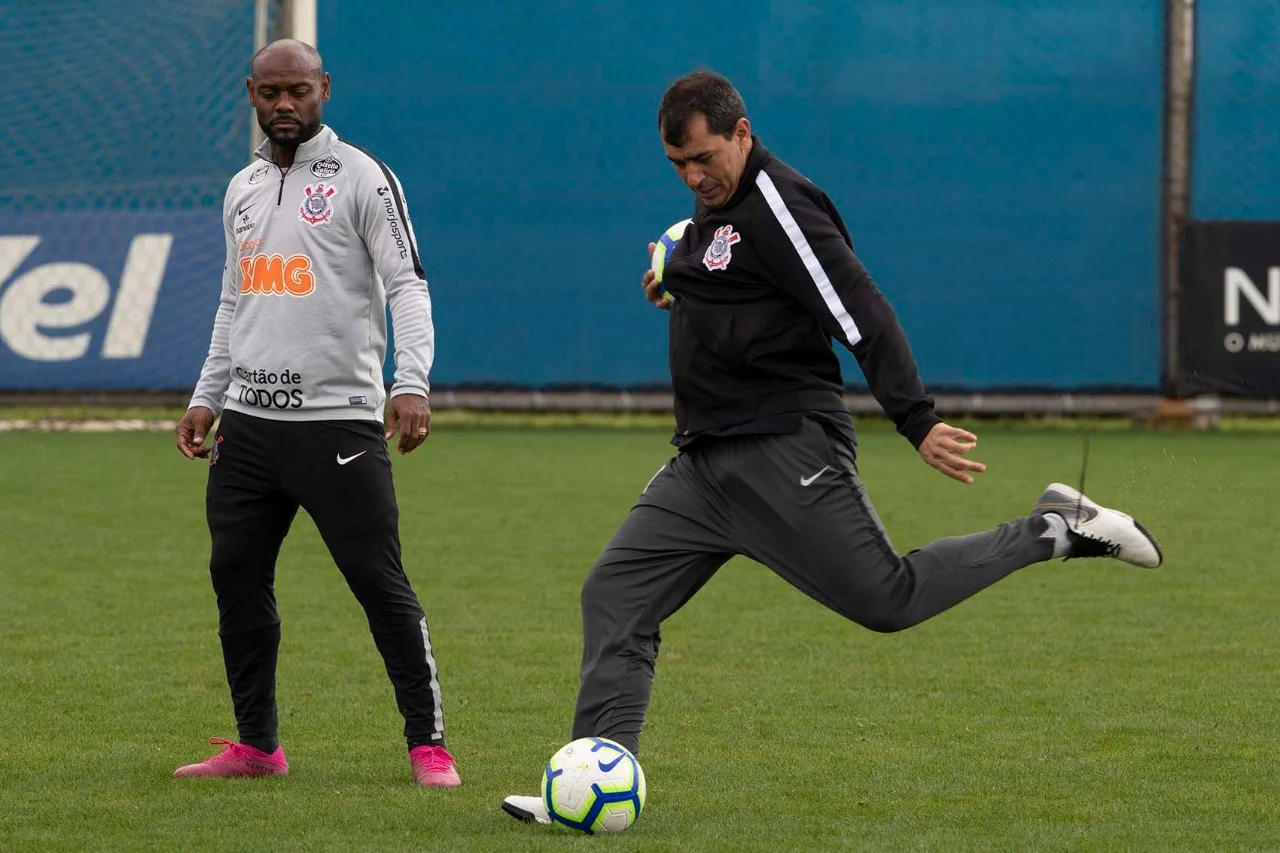Direto do RS: Timão treina em Porto Alegre antes de encarar o Internacional
