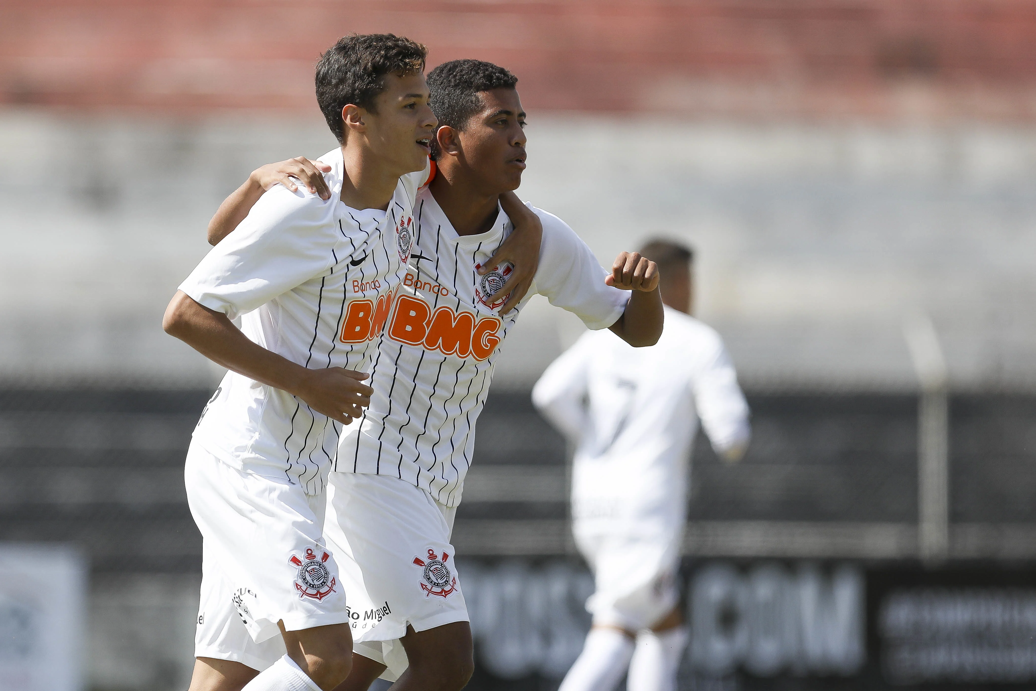 Fora de casa, Corinthians goleia Paulista no Paulistão Sub-17