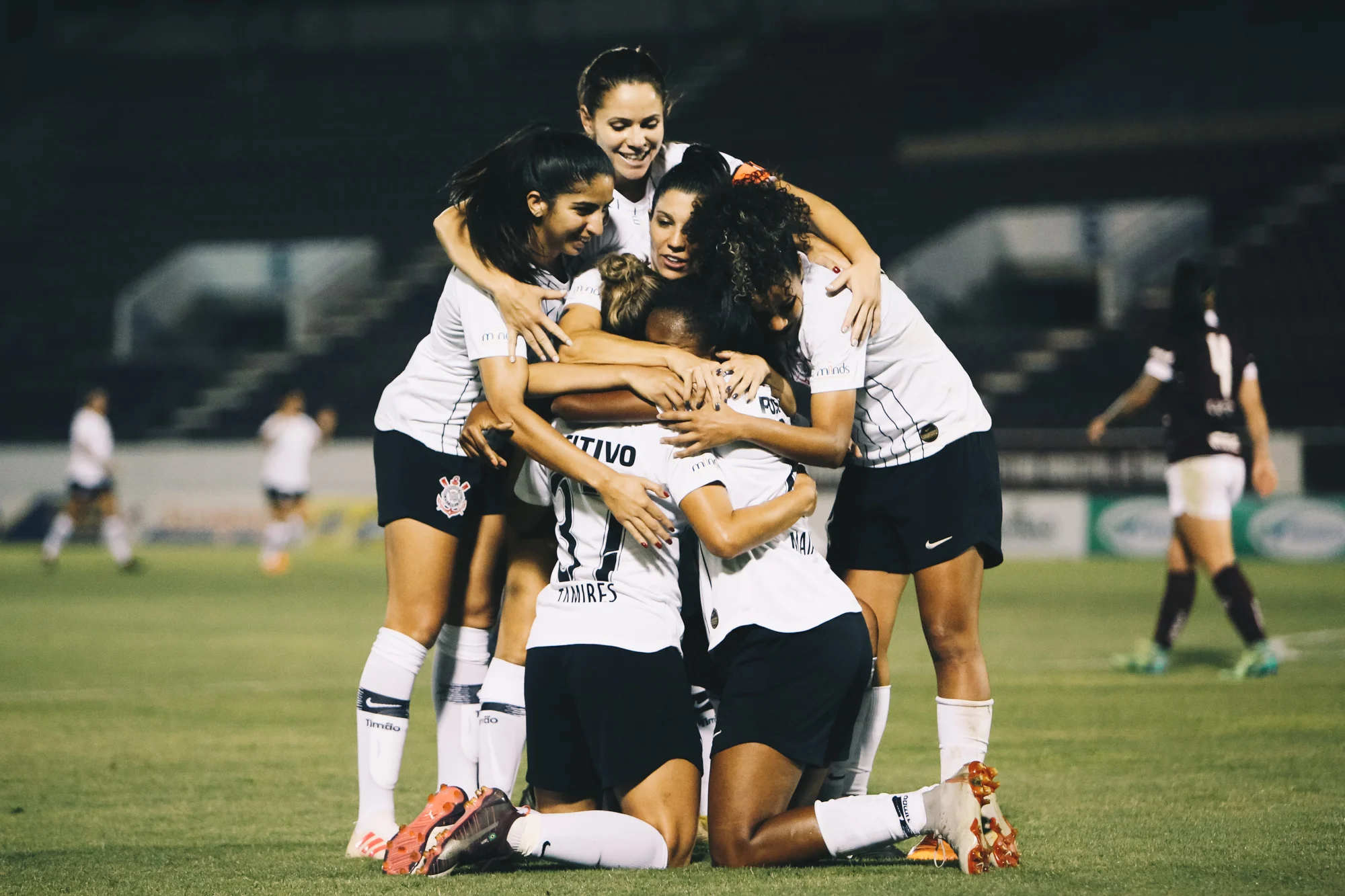 Com agenda conturbada, Corinthians começa a decidir o Brasileirão feminino