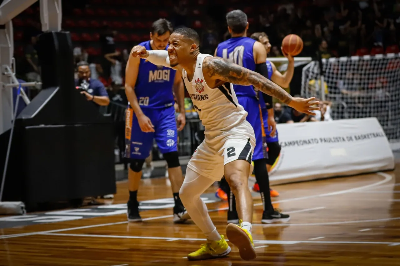 No basquete Timão vence Mogi das Cruzes e decide semi do Paulista em casa