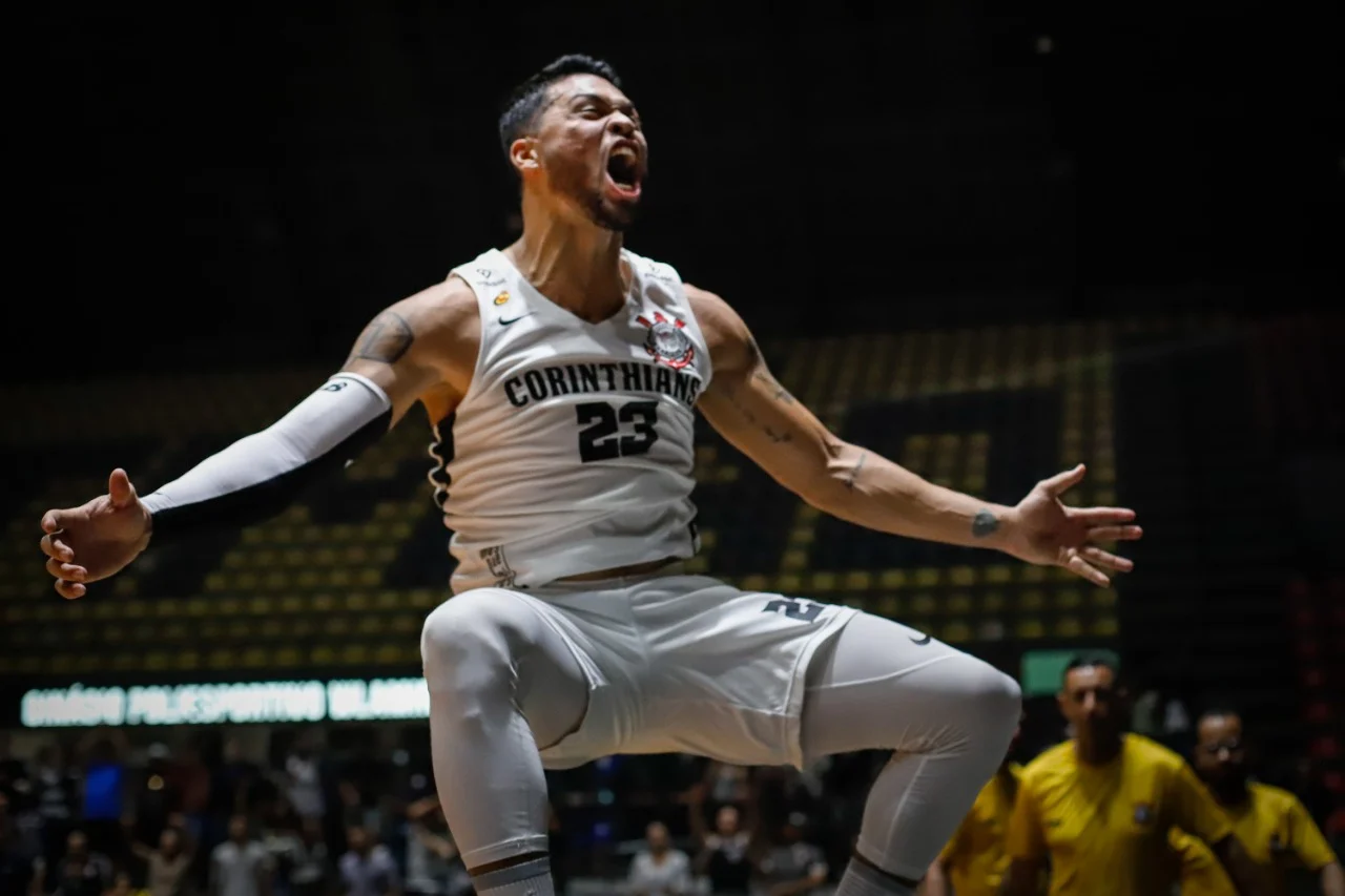 Após vencer o Mogi no jogo 3, Corinthians conquista vaga na final do Paulista de Basquete