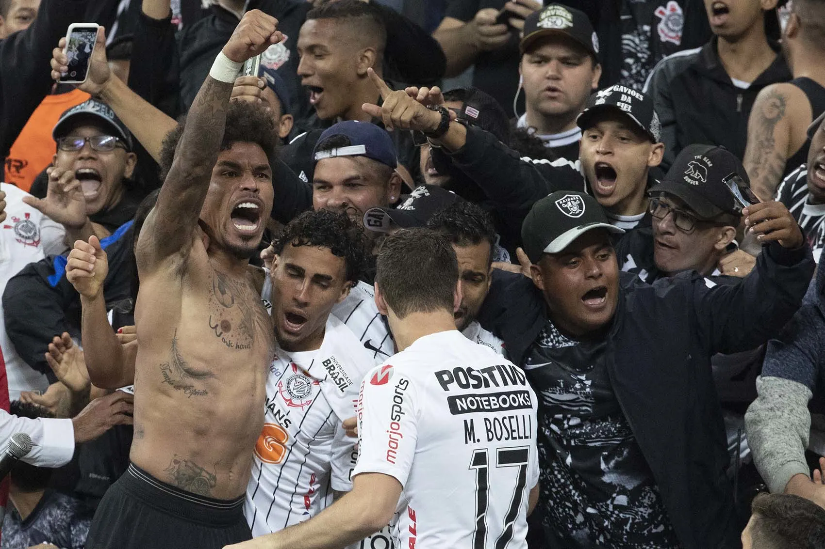 [COMENTE] Como você avalia o desempenho do Corinthians na vitória diante do Fortaleza?