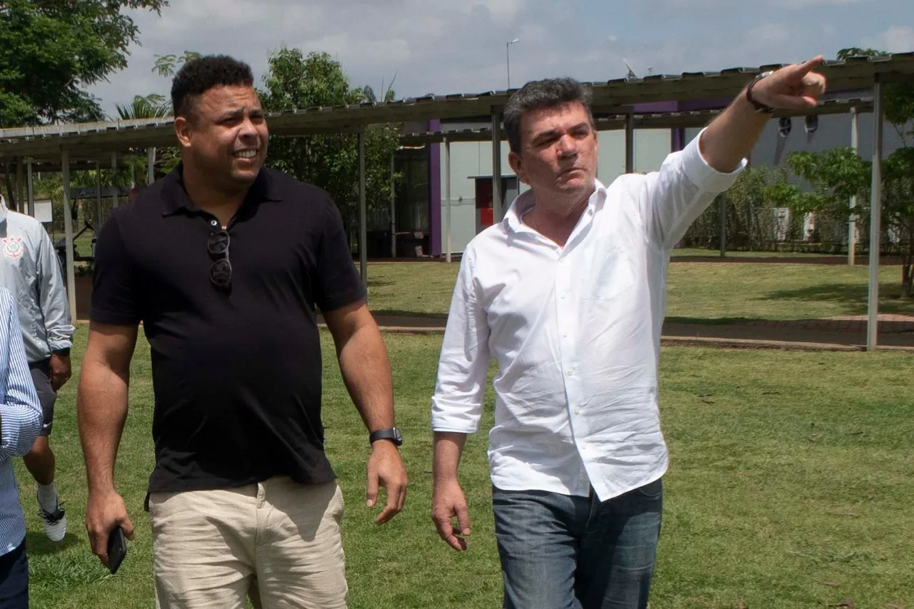 Timão recebe visita de Ronaldo Fenômeno no CT Dr. Joaquim Grava