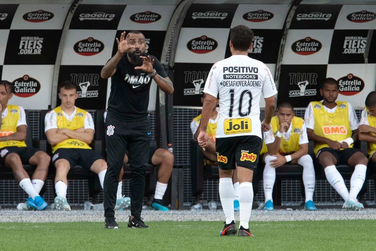 Dyego Coelho lamenta revés em Itaquera, mas destaca missão cumprida para a Libertadores