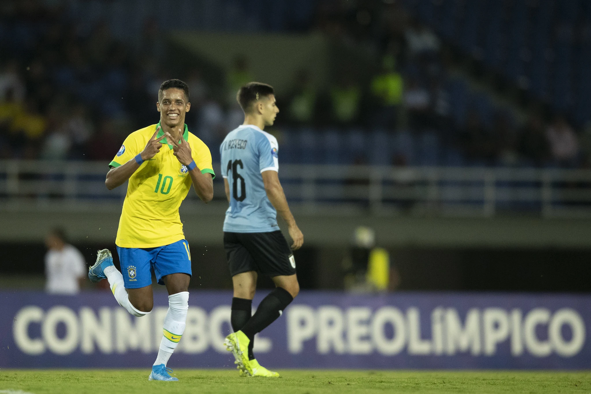 Pedrinho marca, Brasil derrota Uruguai e se isola na liderança do Grupo B do Pré-Olímpico