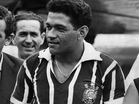 Há 55 anos, Garrincha marcava seu segundo gol pelo Corinthians