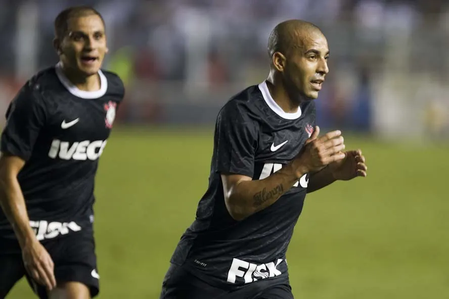 Há oito anos, Corinthians vencia Santos na Libertadores com golaço de Sheik