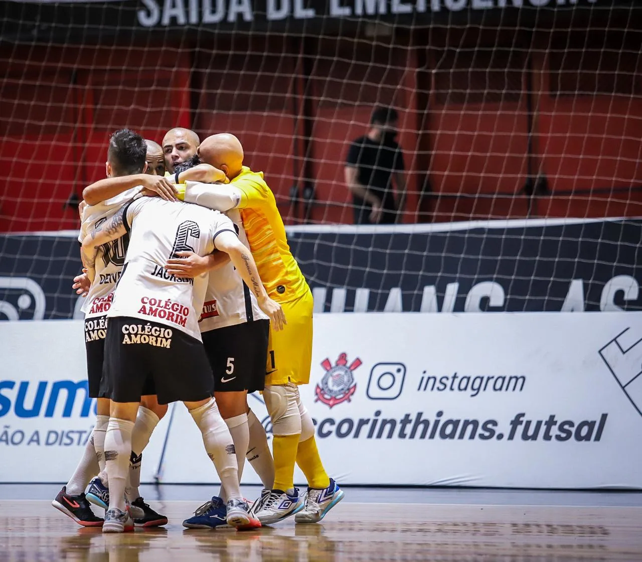 LNF: Corinthians goleia Brasília pela fase de grupos