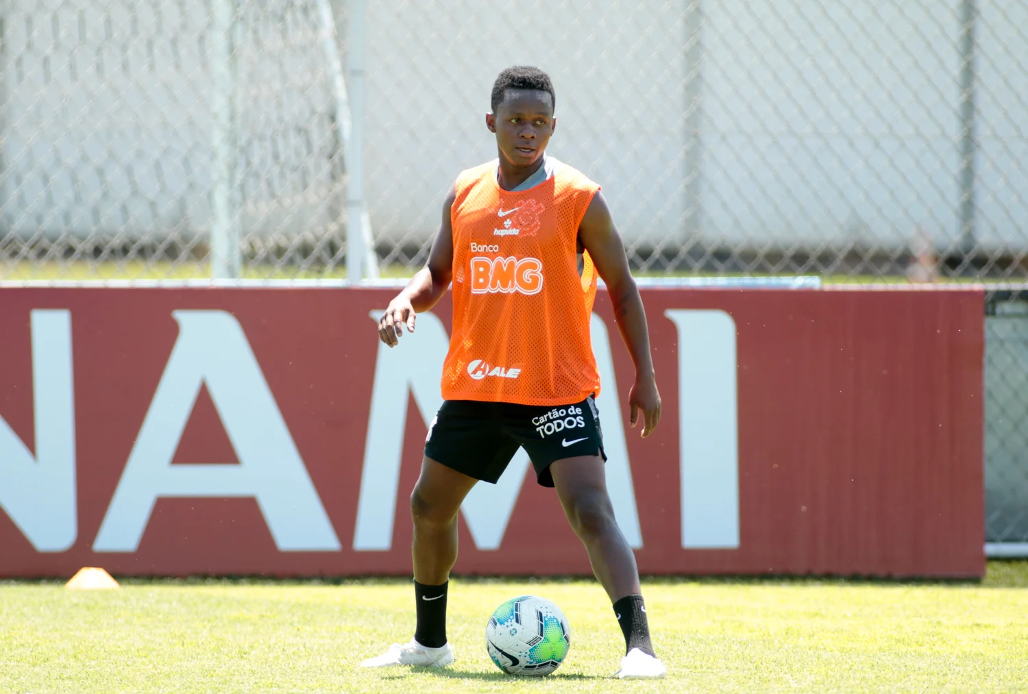 Direto do CT: com treino de posse de bola, Timão segue preparação para encarar o Goiás