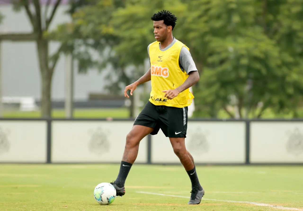 Corinthians treina em campo reduzido de olho no Flamengo