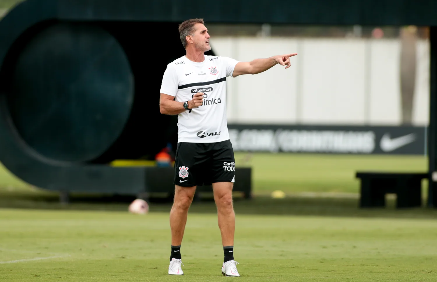 Em segundo treino da semana, Corinthians segue preparação tática no CT Joaquim Grava