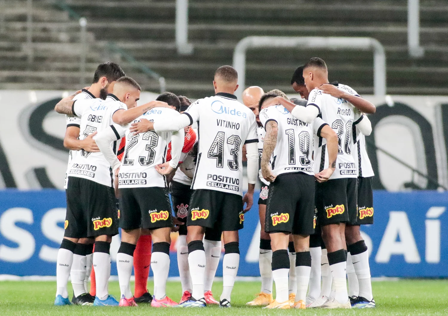 Conheça 10 curiosidades sobre o confronto entre Corinthians e Peñarol