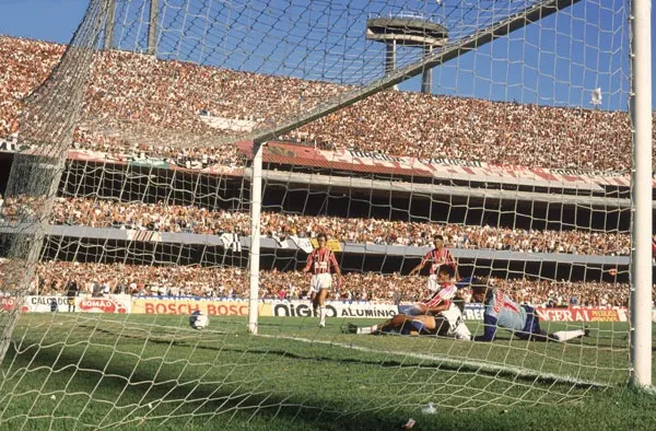 31 anos atrás, Tupãzinho marcava seu primeiro gol com a camisa do Corinthians