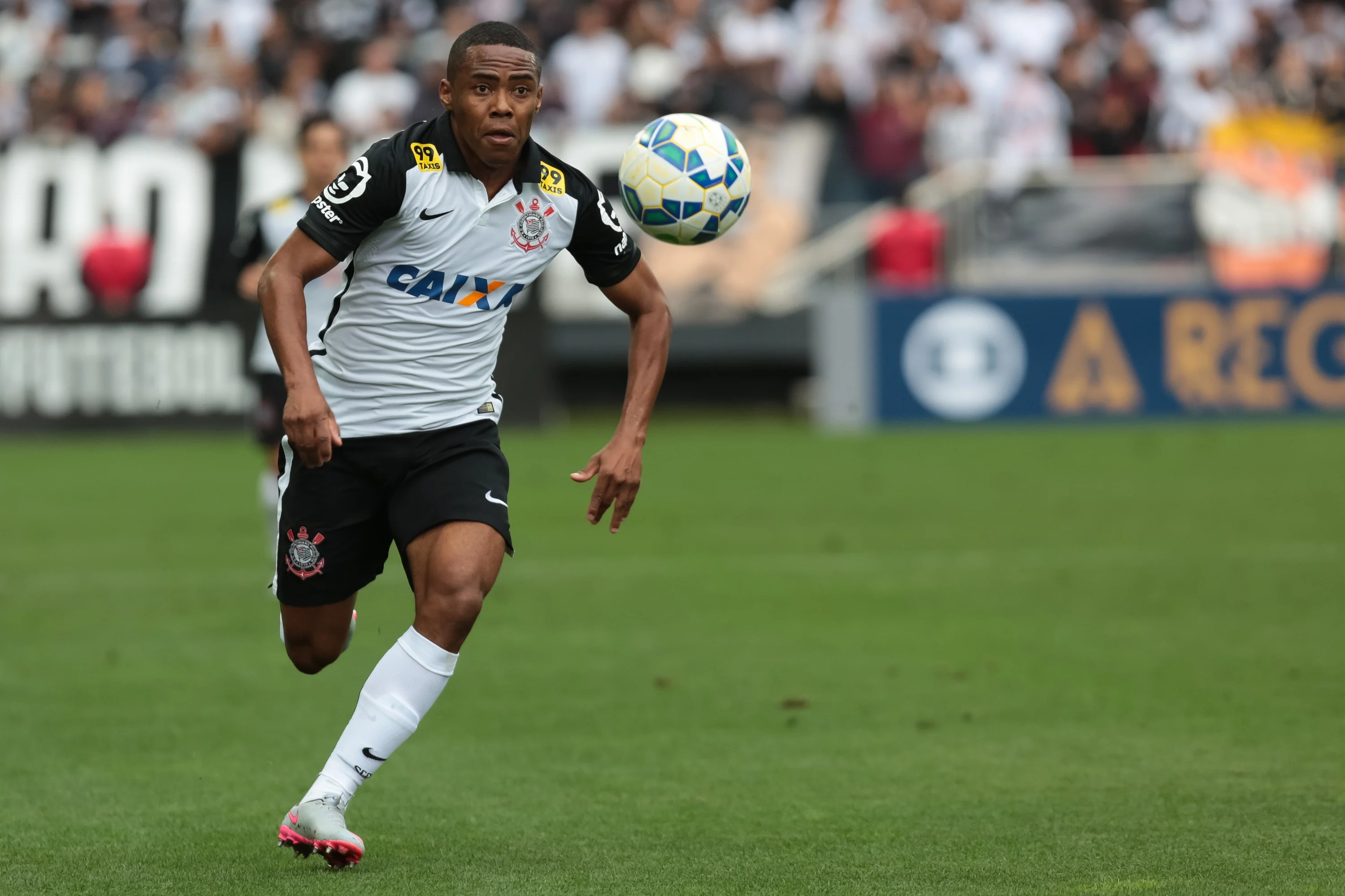 Campeão nacional com passagem recente pelo Corinthians, Elias completa 36 anos